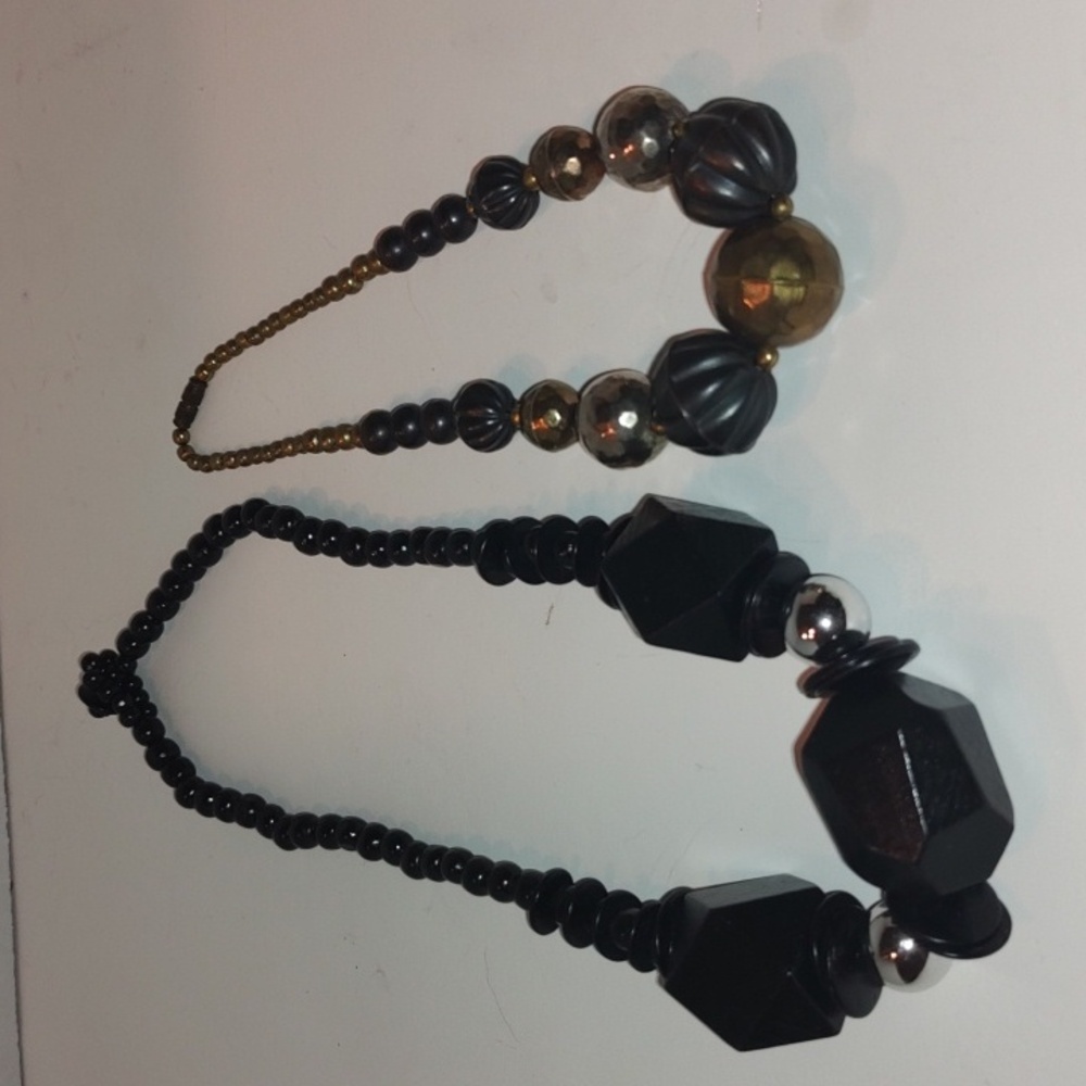 Vintage Necklace Lot: mixed metal screw closure chunky bead necklace & Wooden